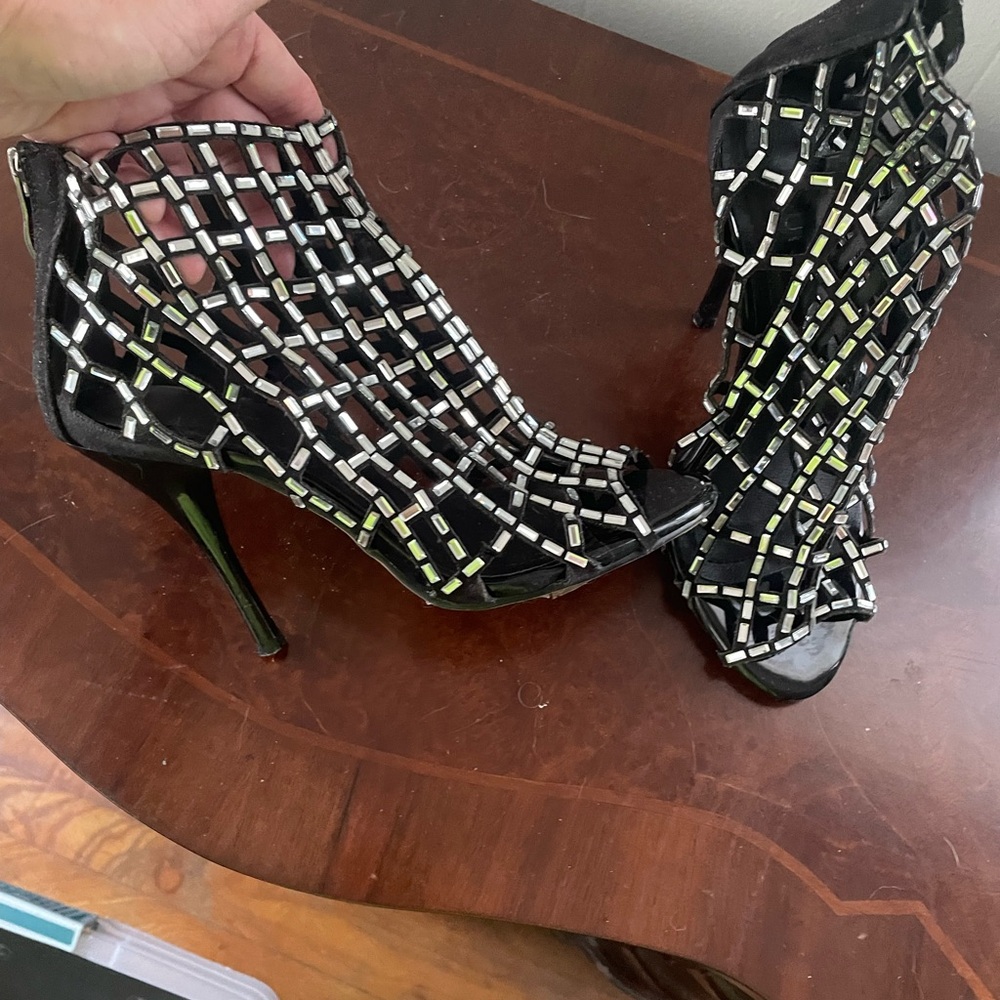 Love these
Great condition 
Size 6 1/2